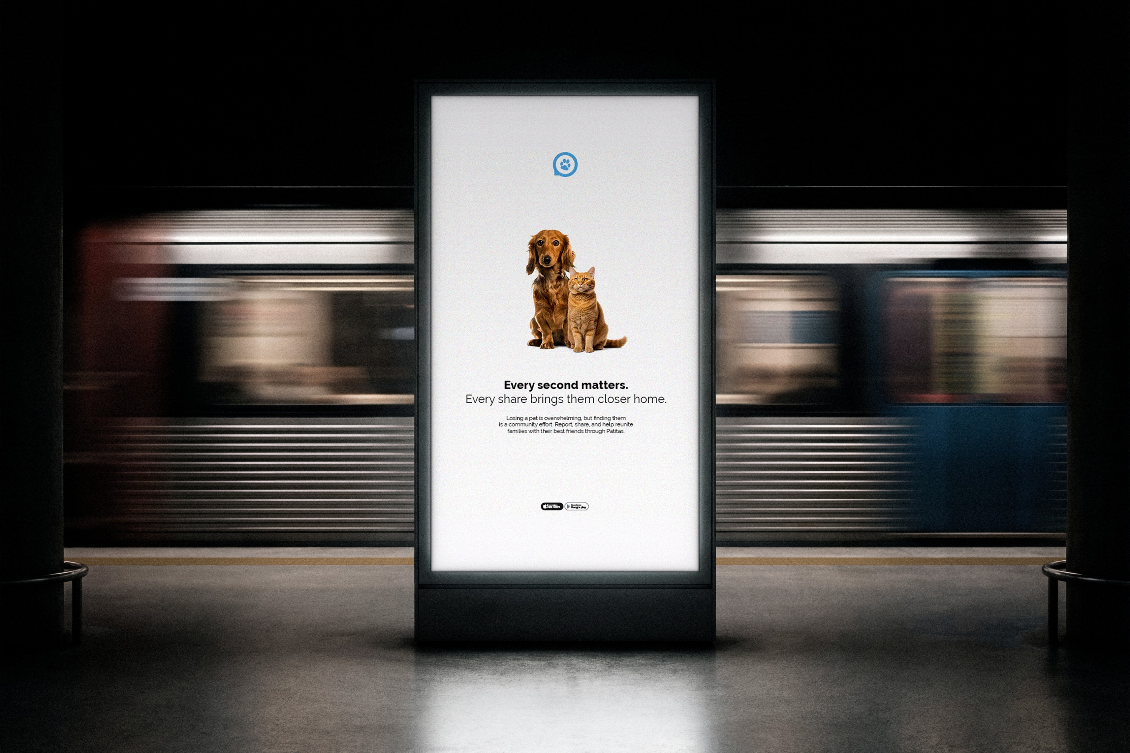 A Patitas billboard on a subway platform
